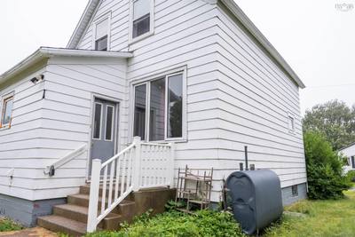 31 Hickman Street — photo 4