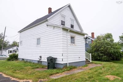 31 Hickman Street — photo 5