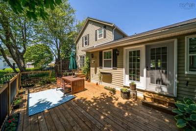 16 Lawnwood Avenue — photo 3