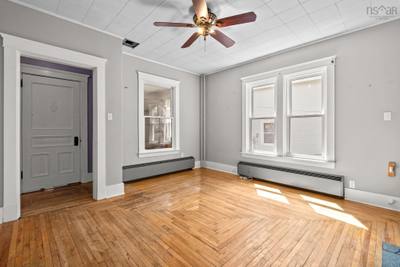 475 Albert Street — photo 5