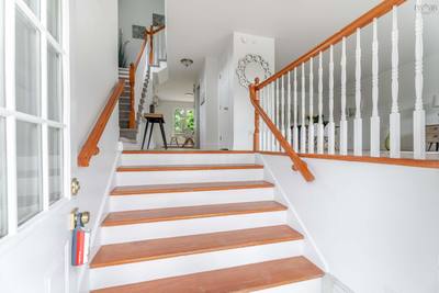 560 Parkland Drive — photo 5