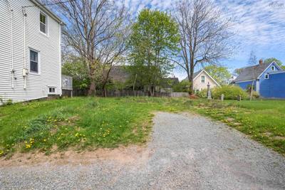 111 Lunenburg, Nova Scotia Street — photo 2