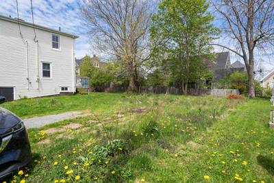 111 Lunenburg, Nova Scotia Street — photo 3