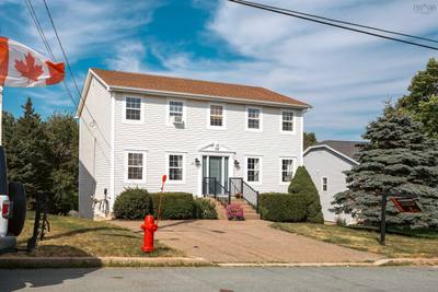 28 Hillview Drive — photo 2