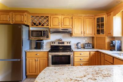 28 Hillview Drive — photo 4