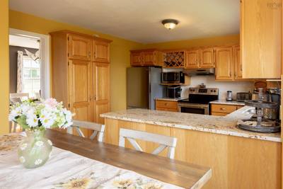 28 Hillview Drive — photo 8