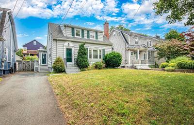 2575 Connaught Avenue — photo 3