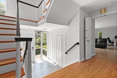 6201 Regina Terrace — photo 4