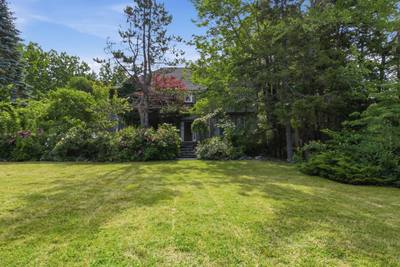 43 Karen Avenue — photo 2