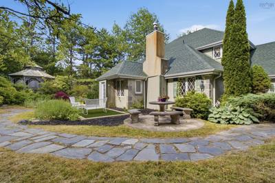 43 Karen Avenue — photo 5