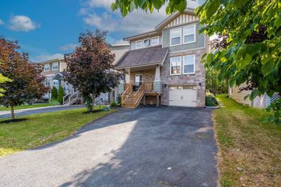 51 Capstone Crescent — photo 2