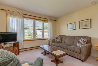 2 Elmwood Drive — photo 8