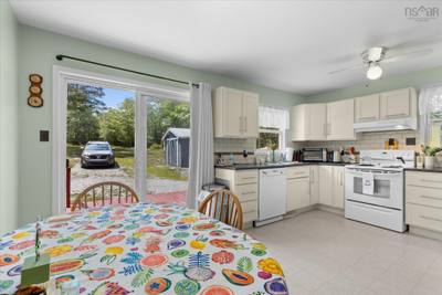 637 Woodlawn Drive — photo 4