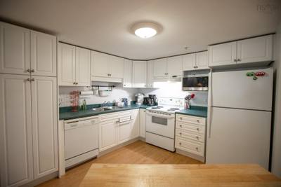 1041 Wellington Street #204 — photo 5