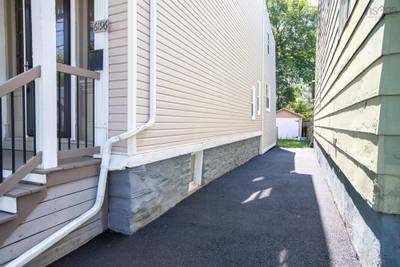 6194-6196 Allan Street — photo 3