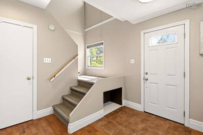 75 Courtney Road — photo 4