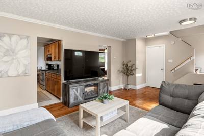 75 Courtney Road — photo 7