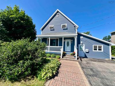 30 Fraser Avenue — photo 2