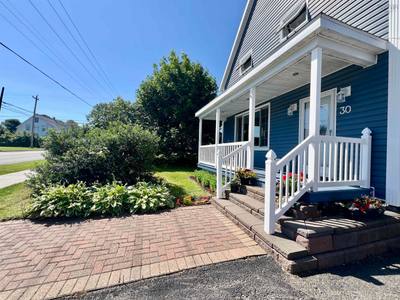 30 Fraser Avenue — photo 3