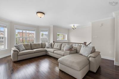 77 Hanwell Drive — photo 3