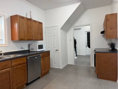 471 South Albert Street — photo 8