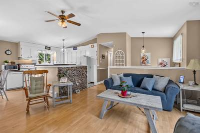 18 Robinson Road — photo 3