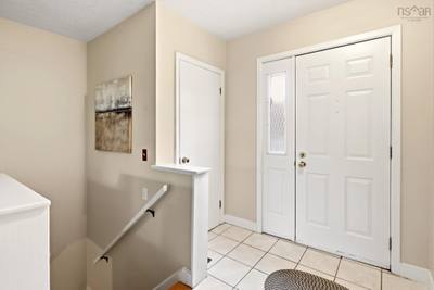 104 Joffre Street — photo 2