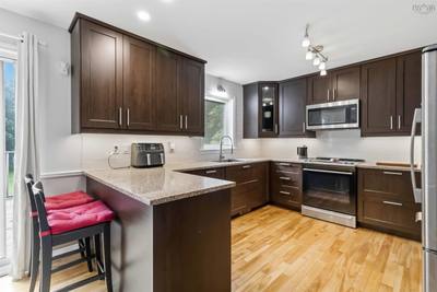 196 St. George Boulevard — photo 3
