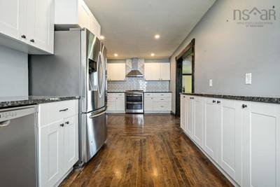 472 Main Street — photo 4