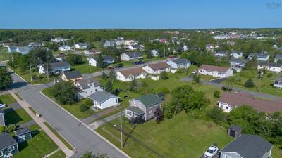 32 Highland Street — photo 2
