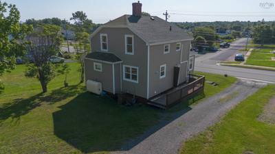32 Highland Street — photo 3