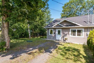 1055 Marie Crescent — photo 4