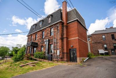 1 Lawrence Street — photo 2