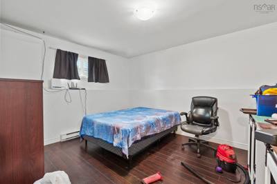231 Jeep Cres. — photo 4
