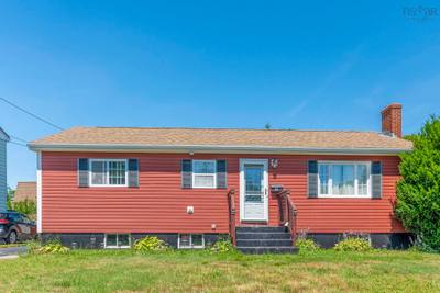 10 Westwood Drive — photo 2