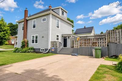 131 Maple Avenue — photo 2