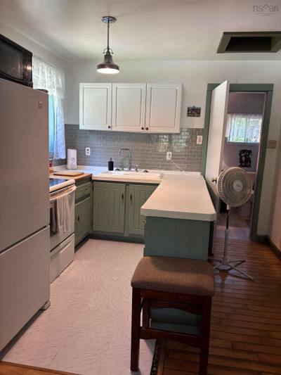 2031 East Clifford Road — photo 4