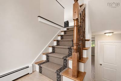 72 Fleetview Drive — photo 2