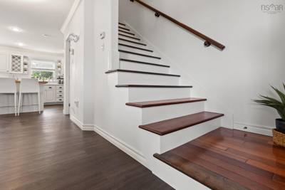 72 Fleetview Drive — photo 3