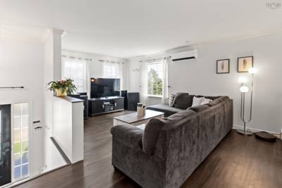 72 Fleetview Drive — photo 4