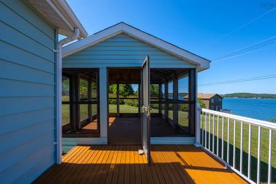 115 Harbourview Drive — photo 3