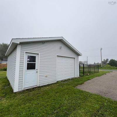 683 Mahon Street — photo 4