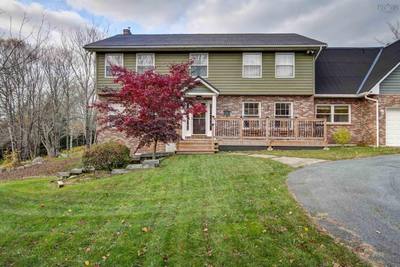 18 Mahar Drive — photo 3