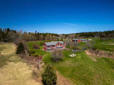 2125 Hillside Boularderie Road — photo 3