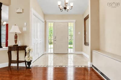 42 Rowan Avenue — photo 2