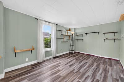2149 Cowan Street — photo 8