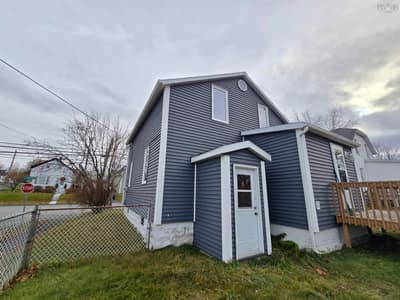 374 Alexandra Street — photo 2