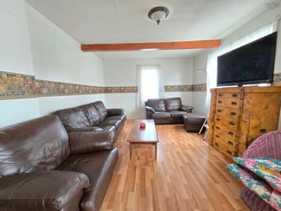 374 Alexandra Street — photo 3