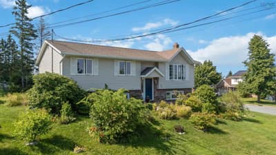 131 Pinewood Crescent — photo 2