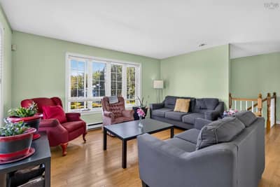 131 Pinewood Crescent — photo 5